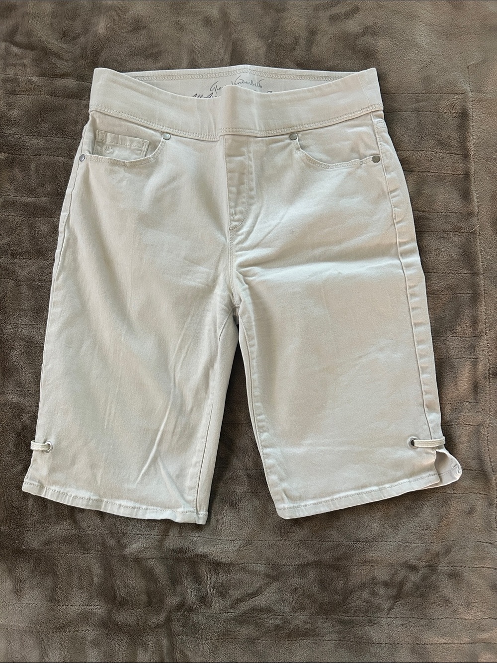 Gloria Vanderbilt Light Cream Knee-Length Stretch Bermuda Shorts